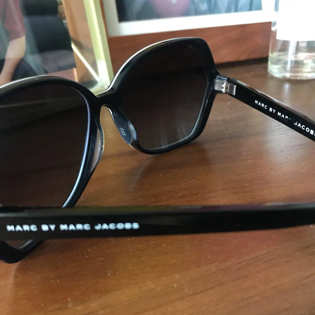 Authentic Marc Jacobs Sunglasses photo 4
