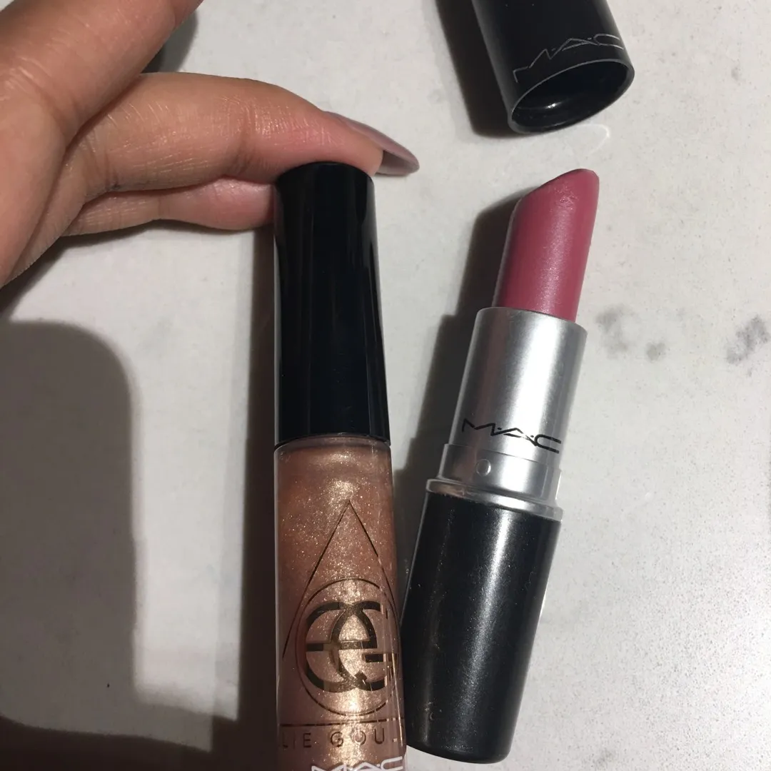 MAC Lipstick, L’Oréal Eyeliner, Covergirl Powder photo 4