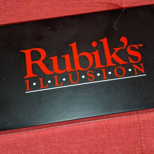 Rubik's Illusion Board Game photo 1