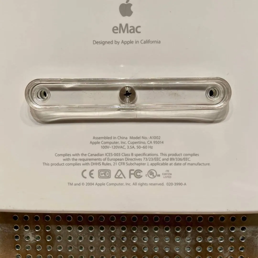 Apple 17” eMac, EMC 2057 (Q86J) - For Parts photo 8