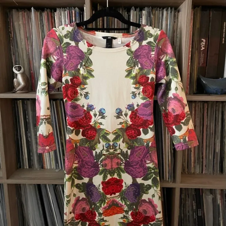 Long-Sleeved Floral Dress (Size M/L) photo 1