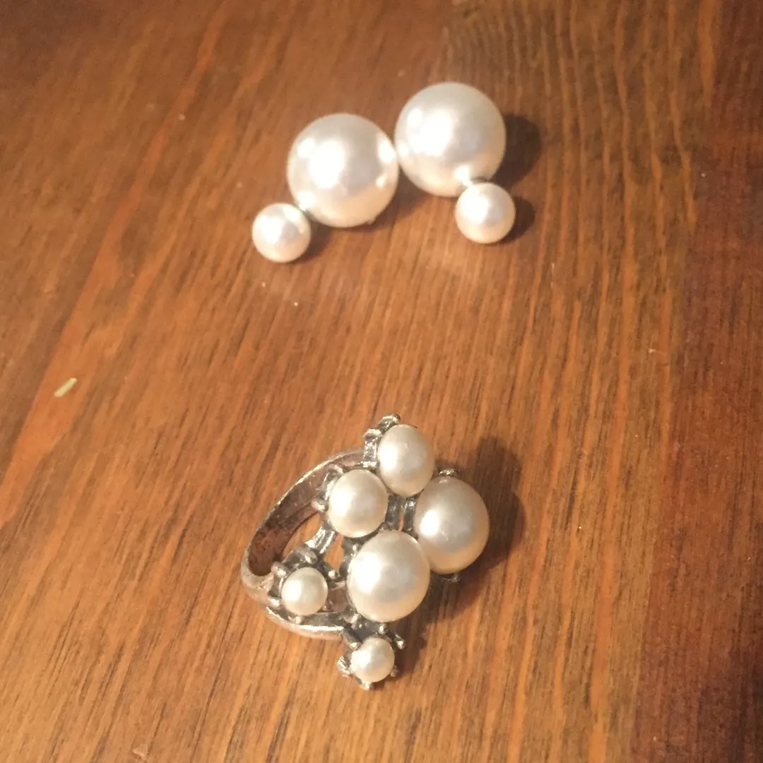 Pearl Earrings And Ring - Costume Jewelry photo 1