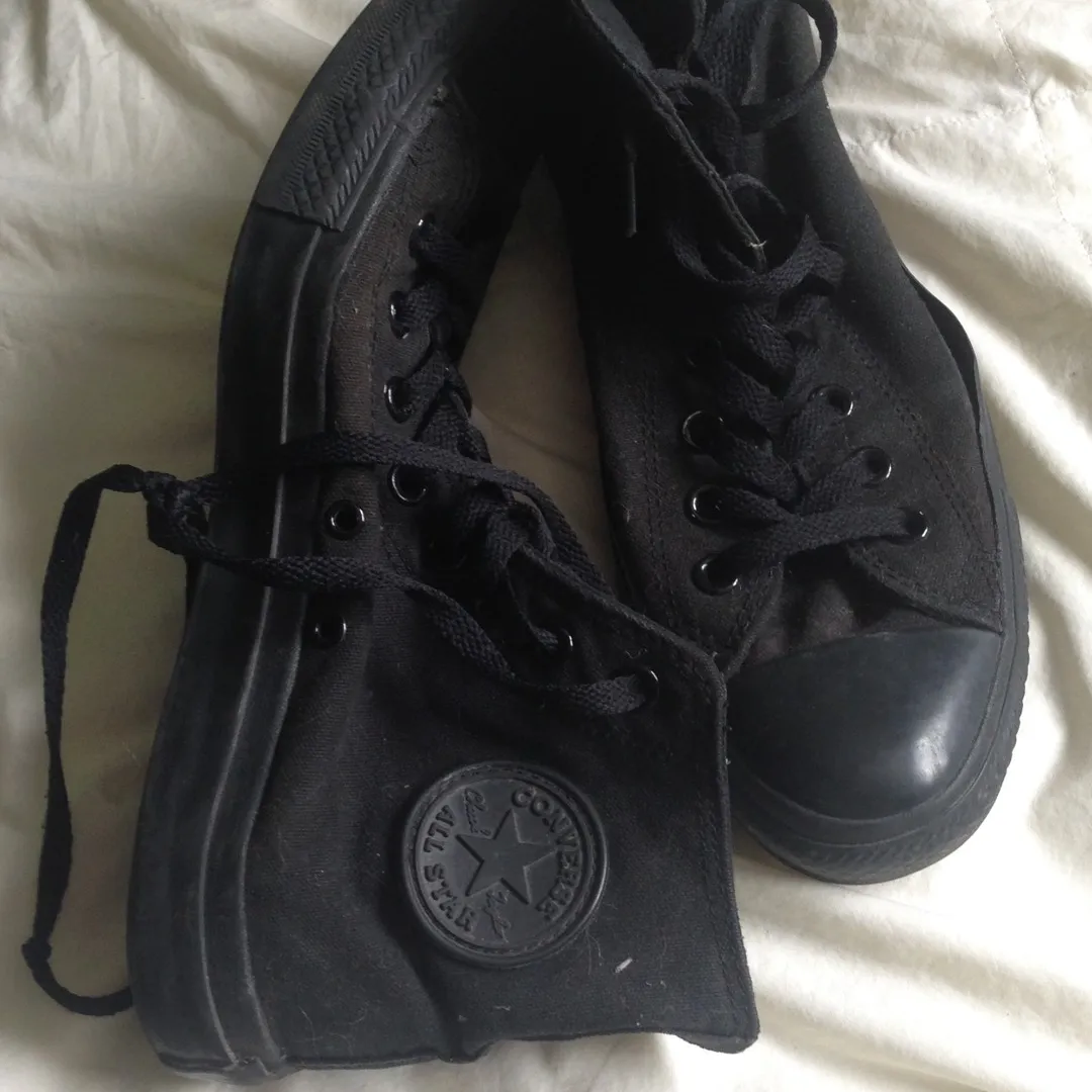 Size 8 Black Converse photo 1