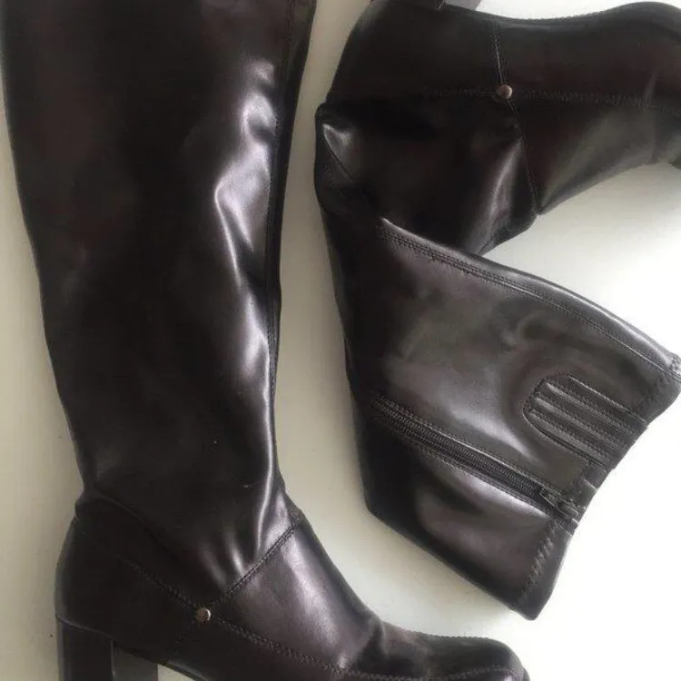 Size 8.5 Black Boots photo 1