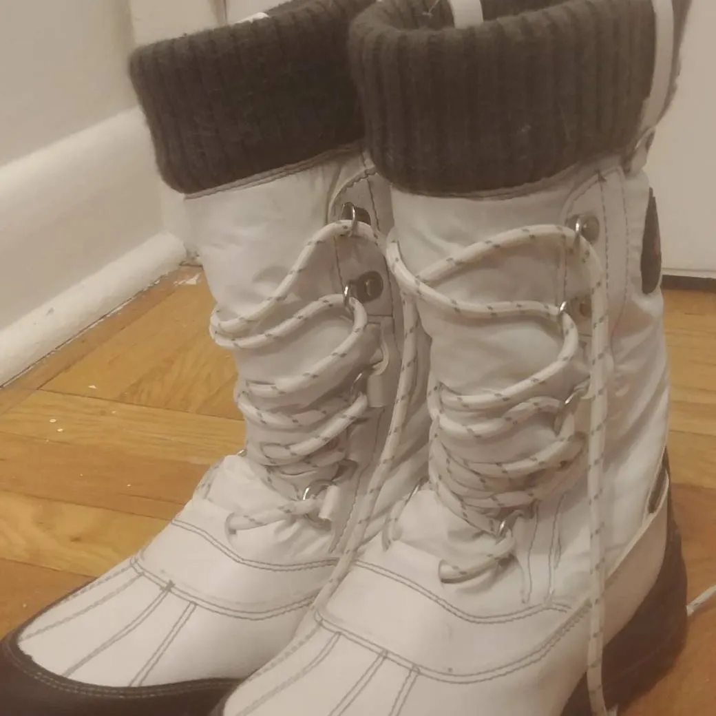 Size 7 Cougar Canada Women's Winter Boots photo 1
