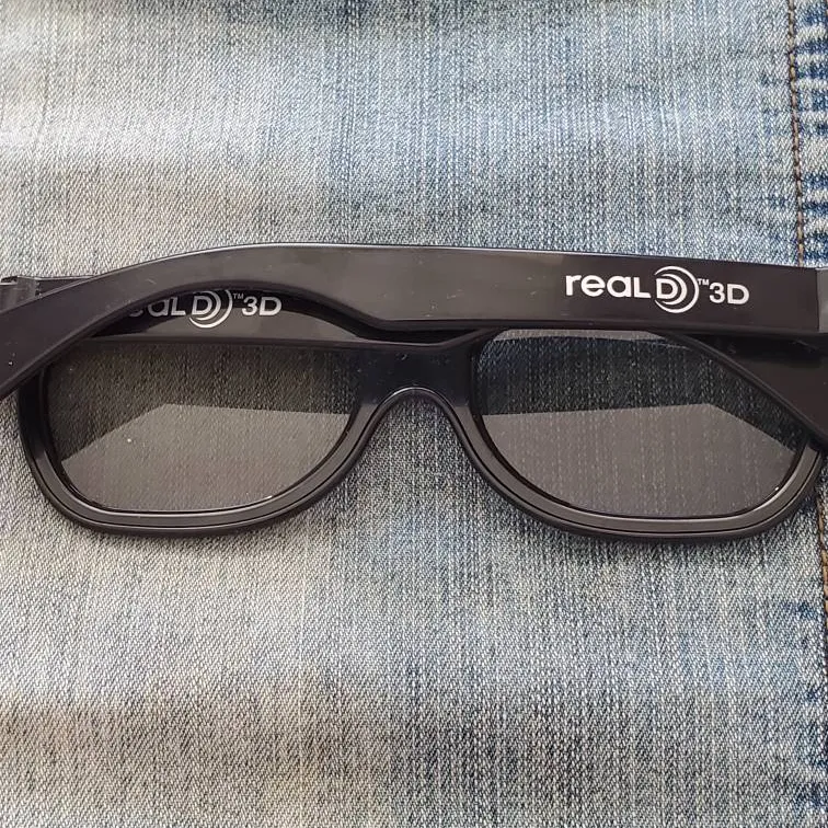 3D glasses photo 1