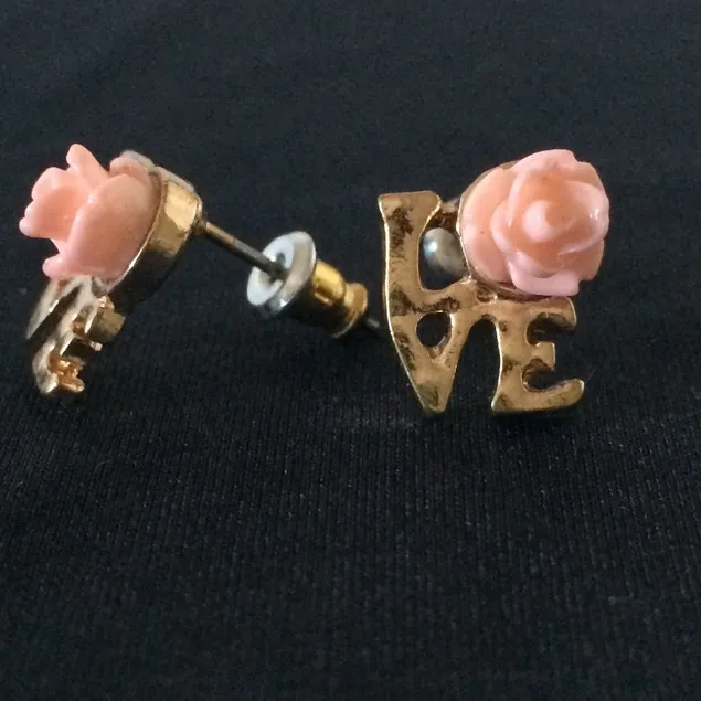 BN Love earrings photo 3