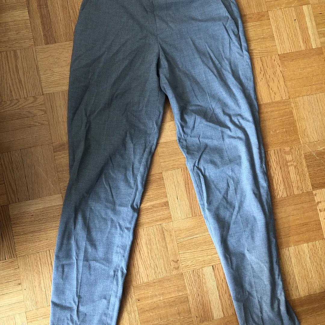 Uniqlo Grey Trousers photo 1