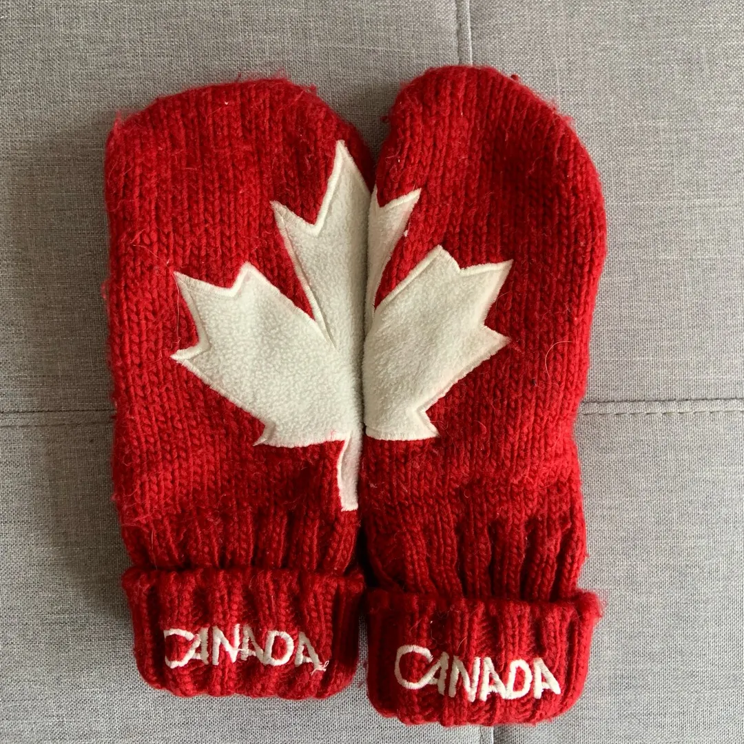 Red Canada Mittens photo 1
