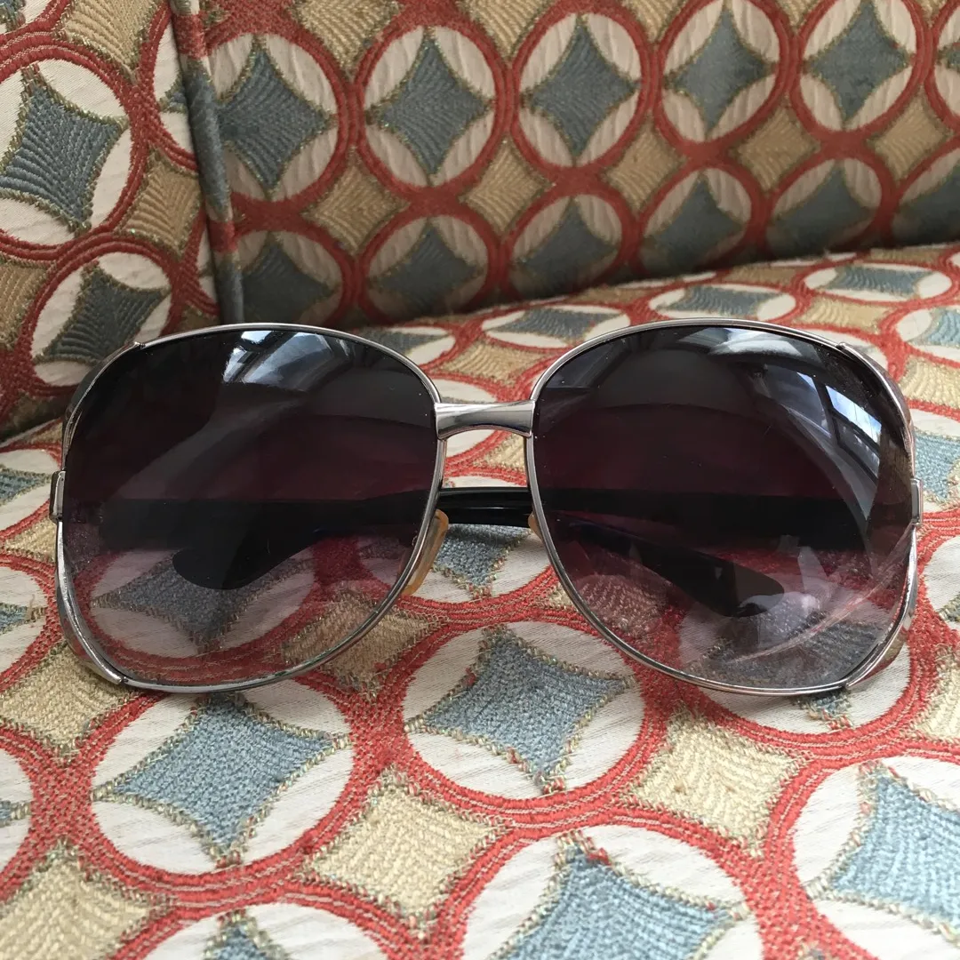 Sunglasses 🕶 Free With Any Trade photo 1