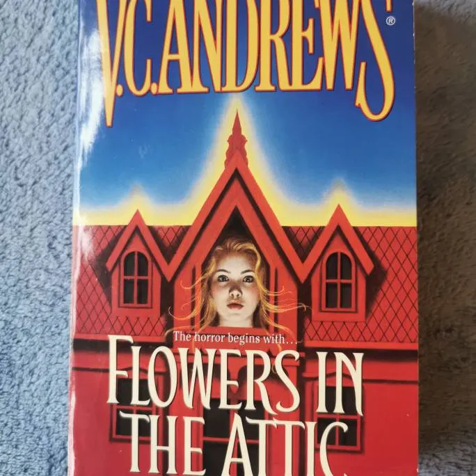 Flowers In The Attic Book photo 1