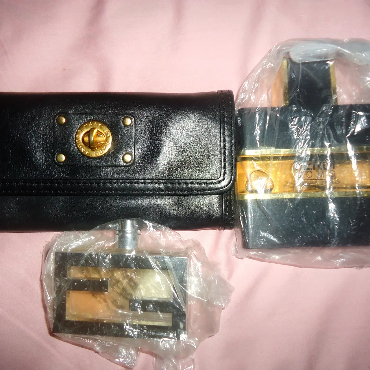 Marc Jacobs black wallet, Fendi Uomo and Fendi Fan di perfume photo 1