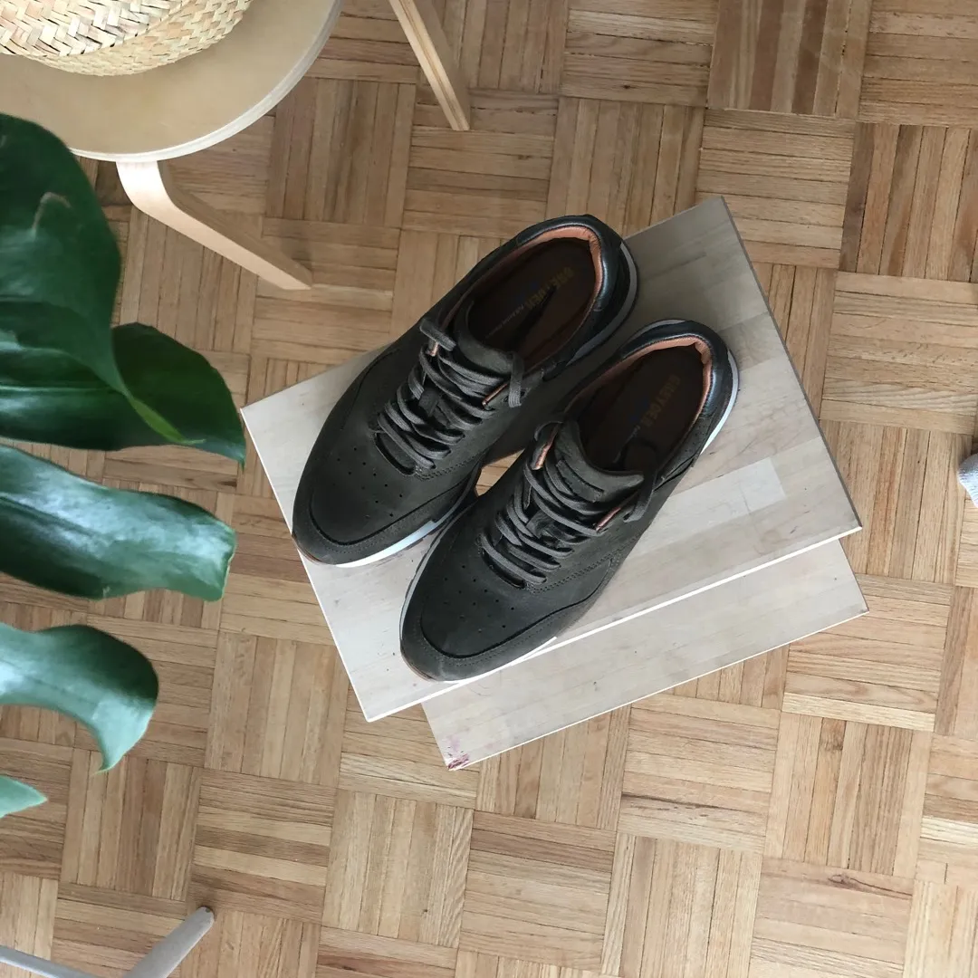 100% Leather Khaki Shoes photo 3