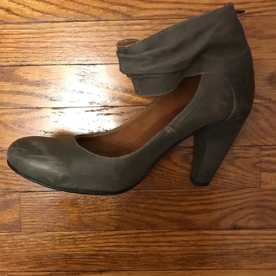 Gorgeous Heels From Manchester -size 7.5/8 photo 3
