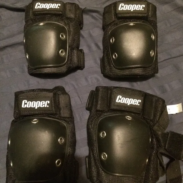 Knew Pads And Elbow Pads Size Small photo 1