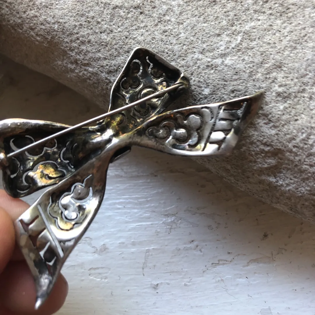 1940s Silver And Marcasite Pierced Bow Brooch photo 4