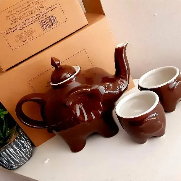 BNIB Stoneware Elephant Teapot & Two Matching Cups - Chocolat photo 1