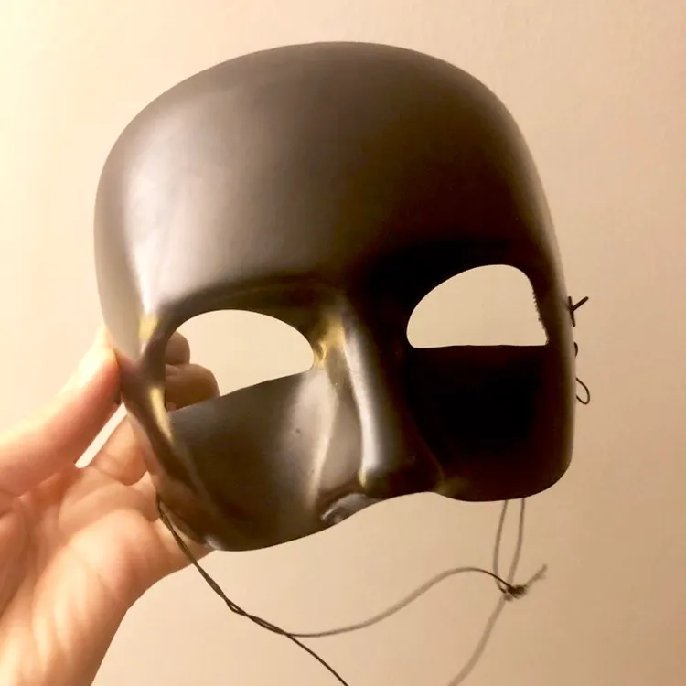 Black masquerade face mask photo 1