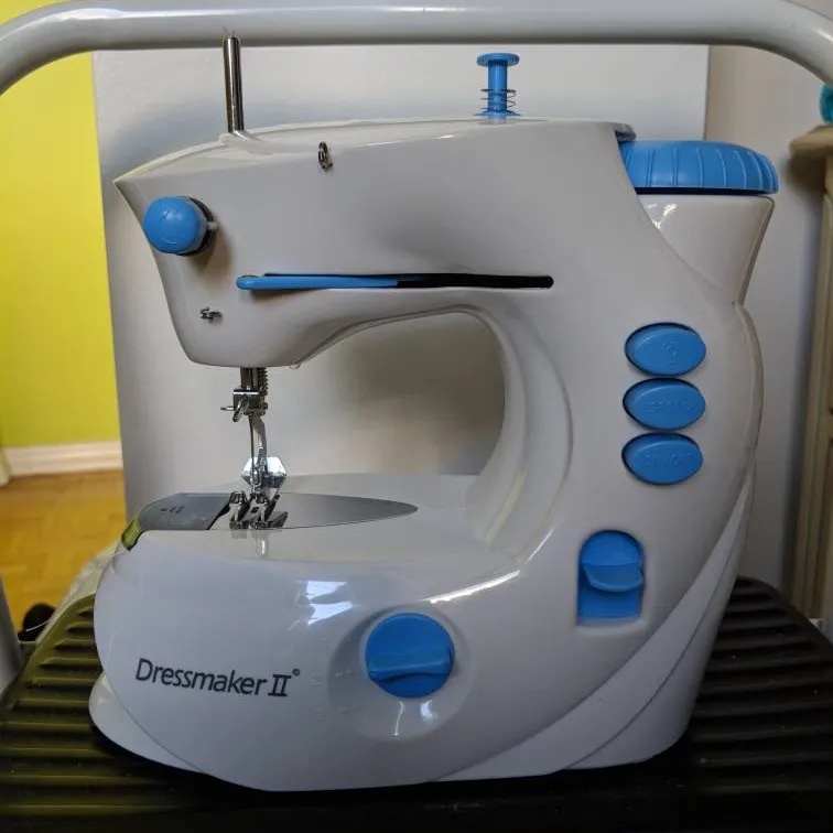 Dressmaker II Sewing Machine photo 3