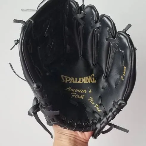 Spalding Baseball glove photo 1