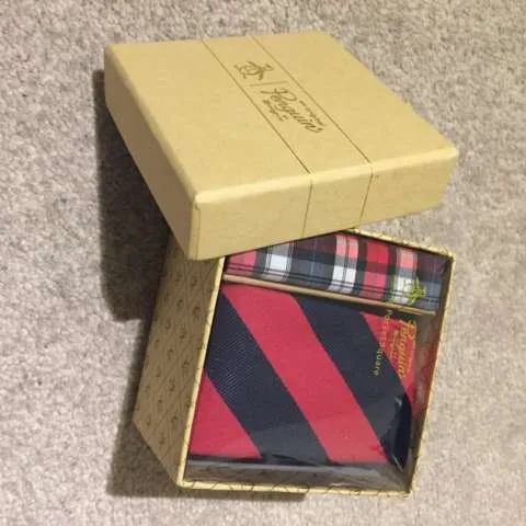 An Original Penguin Tie And Pocket Square photo 1