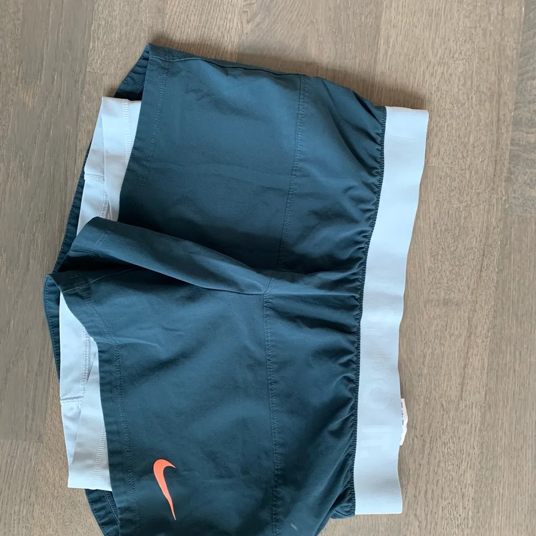 Nike Shorts (size Small) photo 1