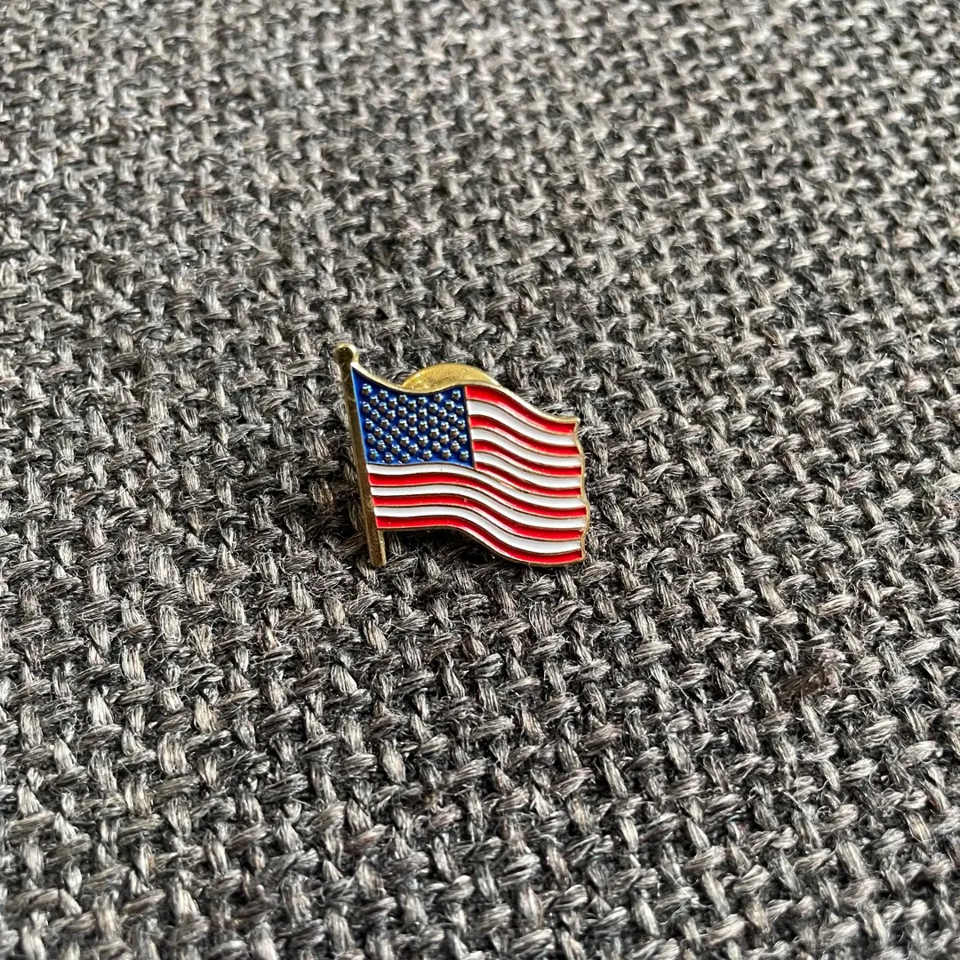 FREE W TRADE: American Flag Pin photo 1