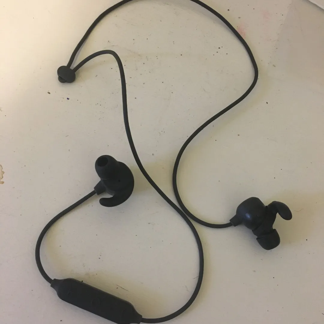 Bluetooth Earbuds photo 1