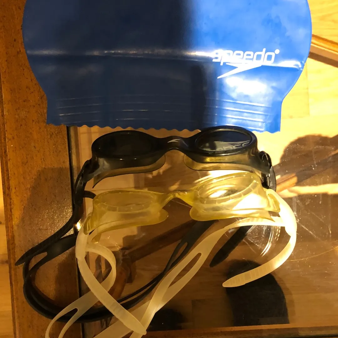Swimming Caps And Goggles photo 3