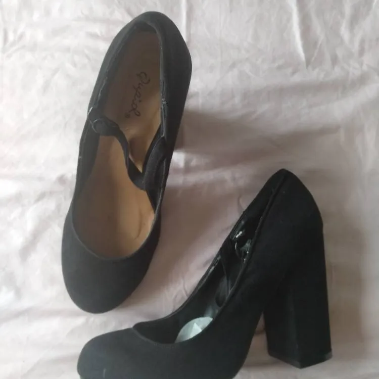 Black Heels photo 1