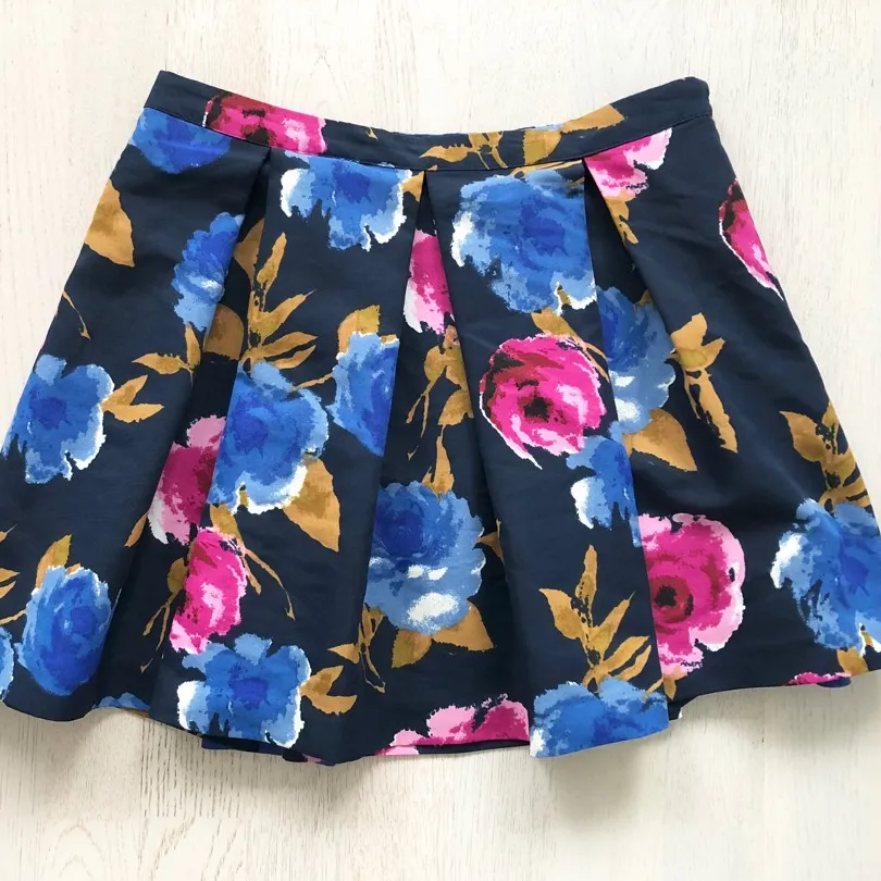 Forever21 Floral Mini Skirt 🌺  Size S photo 1