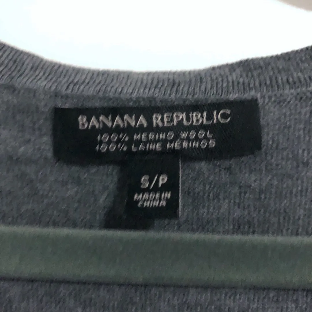 Banana Republic Merino V-neck Sweater (small) photo 3