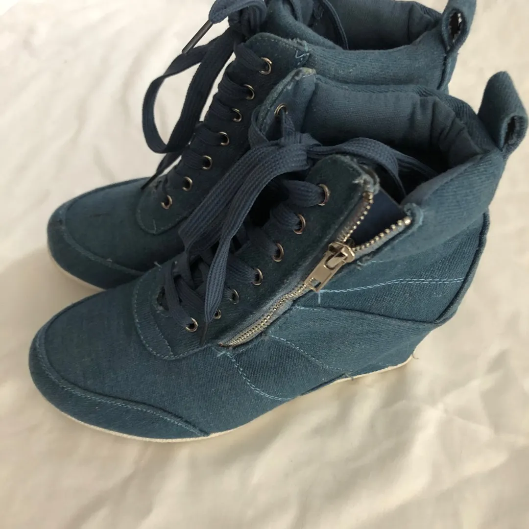 Excellent Condition Wedge Sneaker Shoe Size 7 photo 5