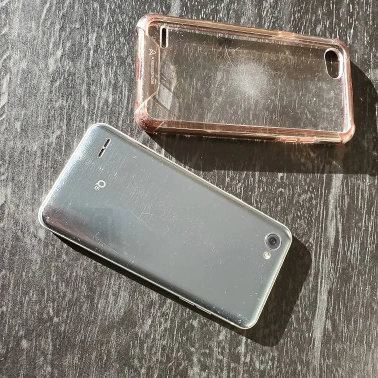 LG Q6 + Case + Charger photo 3