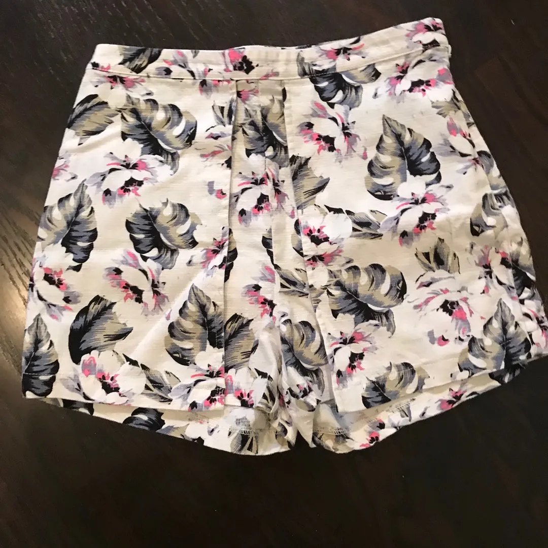 Classy Floral Shorts photo 1
