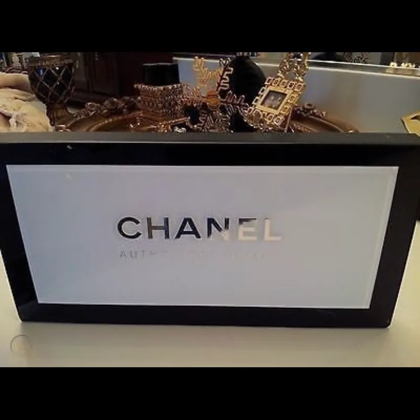 Chanel display photo 1