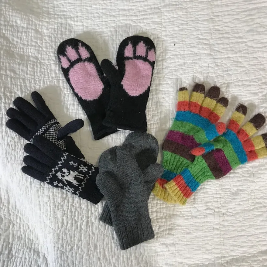 Winter mittens & gloves photo 1