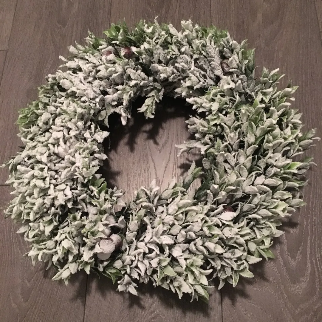 White Snowy Christmas Wreath photo 1