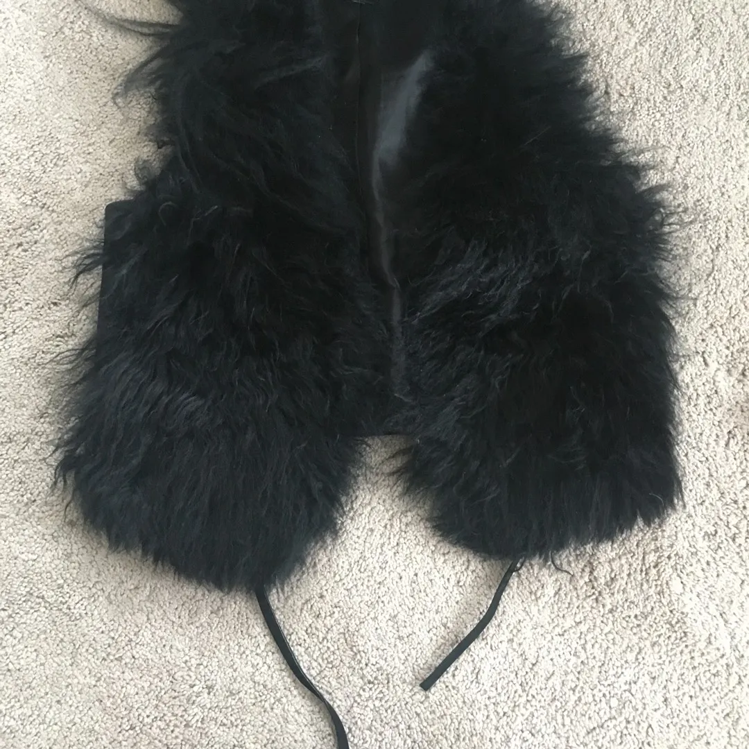 Gap Faux Fur Best With Suede Back Size Small/medium photo 1