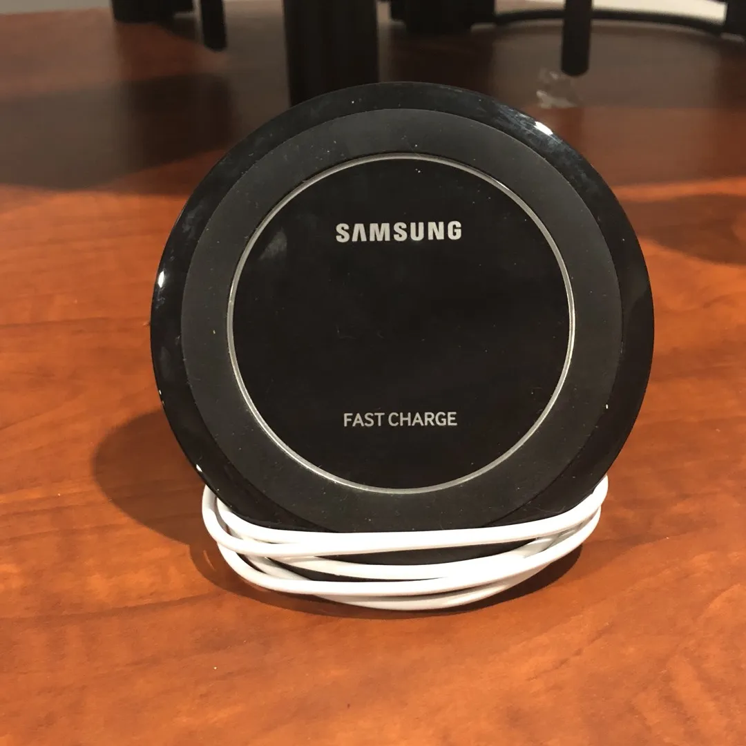 Samsung Wireless Fast Charger photo 1