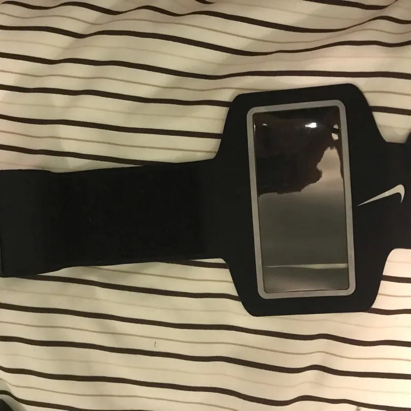 Nike Phone Arm Band (fits IPhone 7 Approx) photo 1