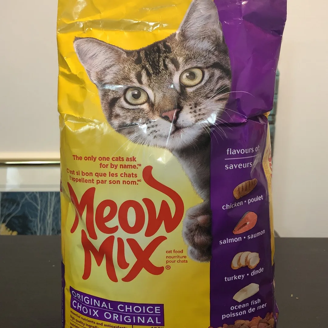 Meow Mix Cat Food photo 1