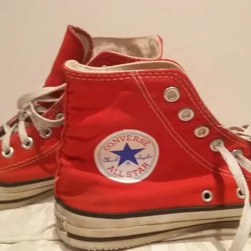 Red converse high-tops photo 1