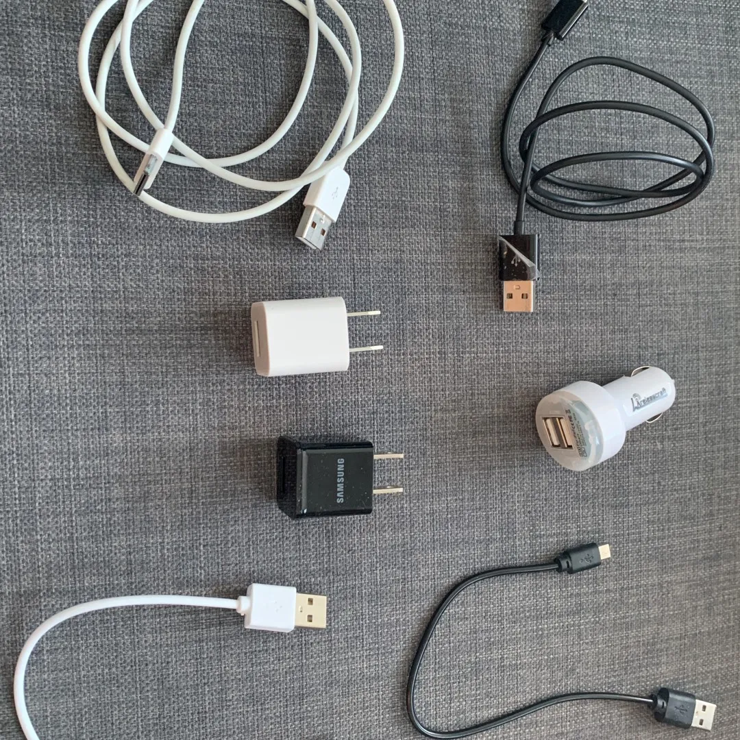 USB 2.0 Mini Cable (x3), USB Wall Adaptor (x2), Car USB adapt... photo 1