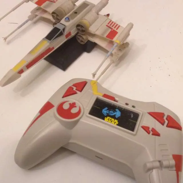 Star Wars Wall Crawling Remote Control X-wing Fighter! photo 1