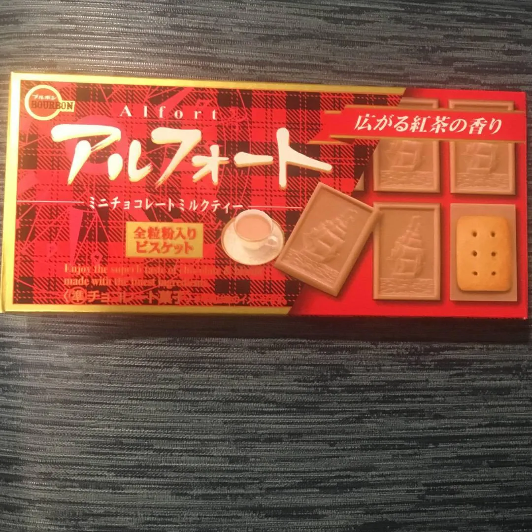 Japanese Snack - Milk Tea Flavoured Chocolate Biscuits photo 1