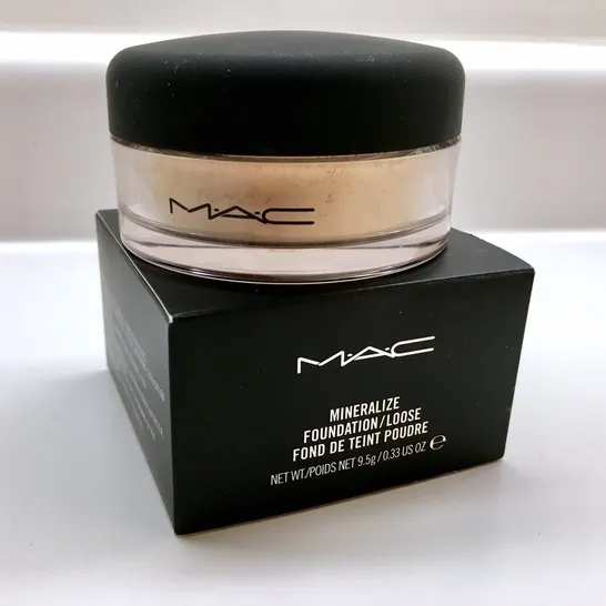 MAC Mineralize Foundation in LIGHT photo 1