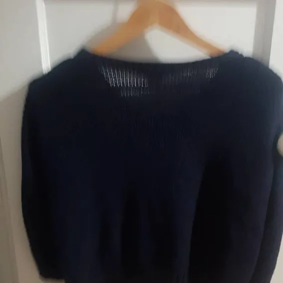 Size Small Gap Knit top photo 3
