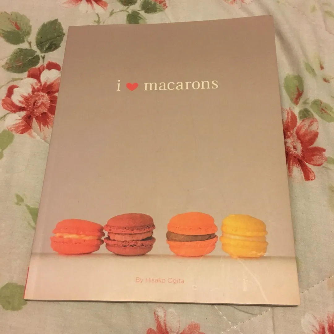 “I ❤️ Macarons” Book photo 1