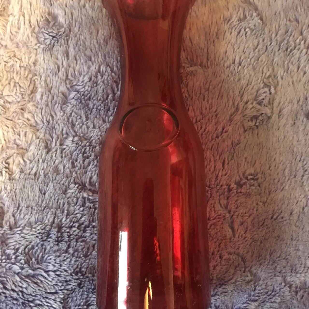 Red glass vase photo 1